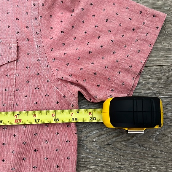 Old Navy Casual Short Sleeve Button Down Shirt - Picture 5 of 7